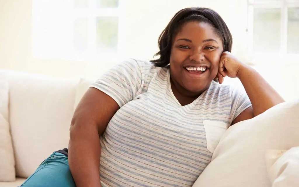 A woman sitting on the sofa and smiling